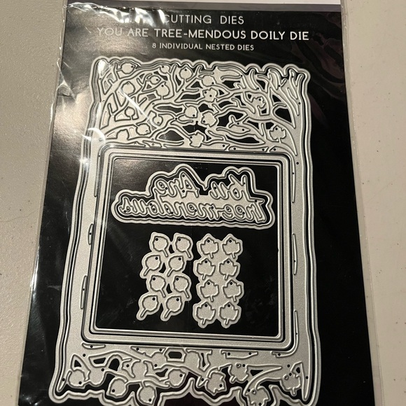 Tree-Mendous Doily Die Set - Picture 1 of 3
